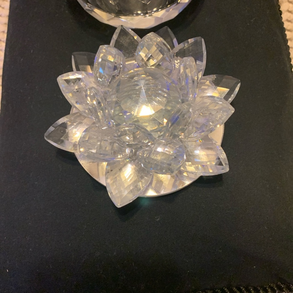 Crystal Lotus Flower Vase - Picture 3 of 4